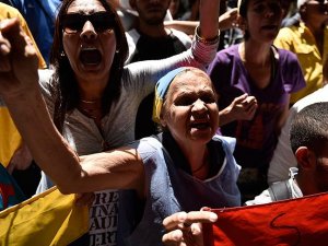 Venezuela'da göstericiler polisle çatıştı