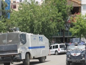 Siirt Emniyet Müdürlüğü caddesi trafiğe kapatıldı