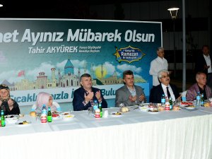 Akyürek, huzurevi sakinleri ve çocuklarla iftarda buluştu