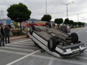 Takla atan otomobilden burnu bile kanamadan çıktı