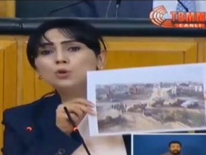 Figen Yüksekdağ Türk bayraklarından rahatsız oldu!