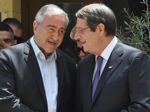 Akıncı ile Rum lider Anastasiadis ara bölgede buluştu
