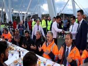 Bakan Arslan 3. Köprü'de işçilerle iftar yaptı
