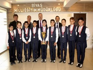 Şampiyon öğrencilerden Altınsoy'a ziyaret