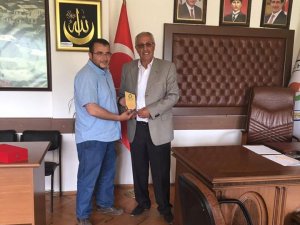 Başkan Şahin'e çevreci plaketi