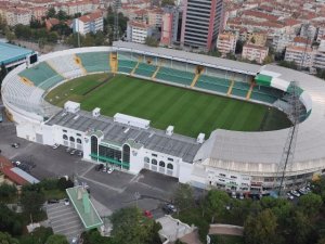İlk kazma vuruldu! Tarihi stadyum yıkılıyor