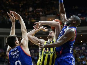 Fenerbahçe, Anadolu Efes karşısında seriyi 3-1'e getirdi