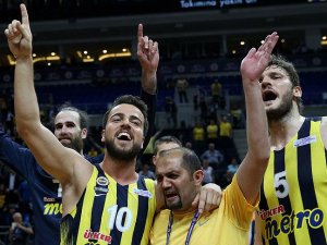 Fenerbahçe şampiyonluk için parkede
