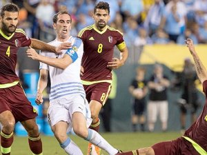 Venezuela sürpriz yaptı, Uruguay şokta!