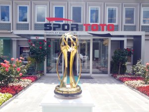 Spor Toto Basketbol Ligi'nin kupası görücüye çıktı