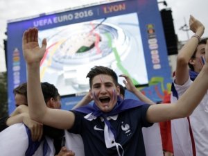 EURO 2016'ya dev açılış