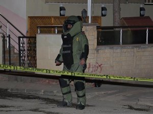 Bayburt polisevi önünde bulunan şüpheli paket fünyeyle patlatıldı