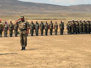 Azerbaycan ordusu savaş tatbikatı yaptı
