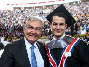 Baykal'ın torunu Deniz Baykal'ın mezuniyet sevinci