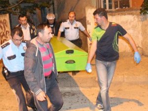 Ayrıldığı kocasını 12 yerinden bıçaklayıp, boğazını keserek öldürdü