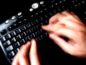 İran'da blog yazarına 444 kırbaç cezası