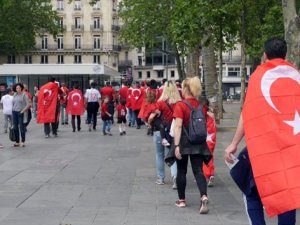 Paris'te Türk coşkusu
