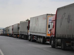 Kapıkule'de tırlar 8 kilometrelik kuyruk oluşturdu