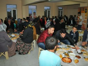 Akşehir Belediyesi vatandaşlarla iftarda buluşturdu