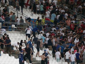 FIFA İngiltere-Rusya maçı öncesi çıkan olayları kınadı