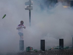 Alman ve Ukraynalı taraftarlar arasında kavga çıktı