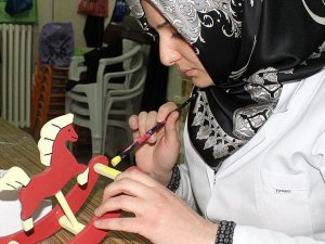 'Ekolojik oyuncak' yaparak para kazanıyorlar