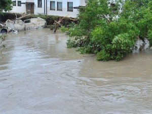 Kanada yangınların ardından selle mücadele ediyor