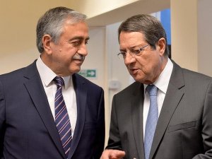 Akıncı, Anastasiadis'le telefonda görüştü