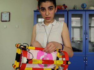 Annesinin uykusu bölünmesin diye alarmlı yorgan yaptı