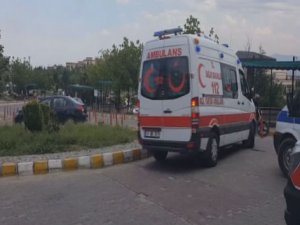 Kargo aracı çocuklara çarptı: 2 kardeş yaralandı