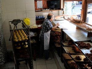 Tarihi fırında zorlu ramazan mesaisi