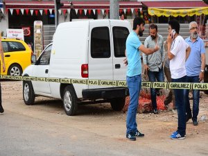 Hatalı park ettiği araca yapıştırılan not işinden etti
