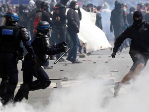 Fransa'da göstericiler ile polis arasında çatışma: 40 yaralı