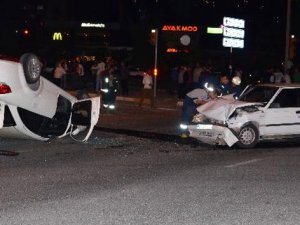 Kadın sürücünün çarptığı otomobil takla attı: 4 yaralı