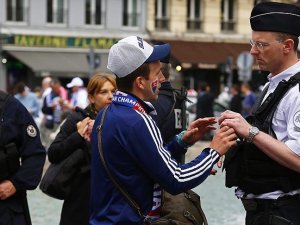 Rus ve Ukraynalı taraftarlar arasında kavga: 4 gözaltı