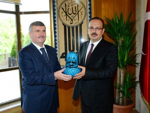 Vali Canbolat’tan Başkan Akyürek’e ziyaret