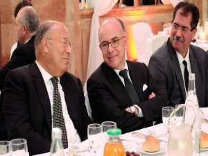 Fransa'da siyasetçiler İslam Konseyi'nin düzenlediği iftarda bir araya geldi