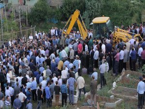 Teröristlere tepki gösterdiği için öldürülen şoför toprağa verildi