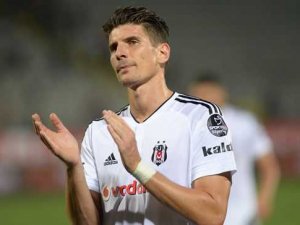 Milan Mario Gomez'i kadrosuna katmak istiyor