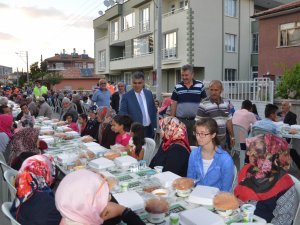 Ereğli’de mahallelerde iftar sofraları sürüyor