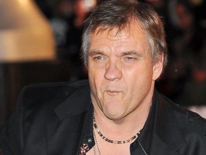 Amerikalı şarkıcı Meat Loaf sahnede yere yığıldı