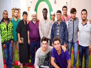 Farklı ülkelerden gelip "mukabele"de buluştular