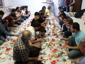Gençler Konağı İlim ve Kültür Derneği iftarda buluştu