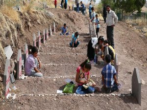 Dürümlü'nün yetimleri karne sevincini yarım yaşadı