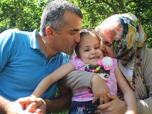 Karnesini alarak engelini aştı