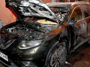 İstanbul'da 3 araç kundaklandı
