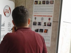 Aranan teröristler afişlerle duyuruluyor