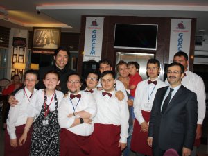 Gökcem bir kez daha duygulandırdı