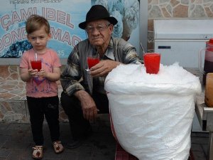 Bin 800 metreden sofraları süsleyen lezzet 'kar helvası'