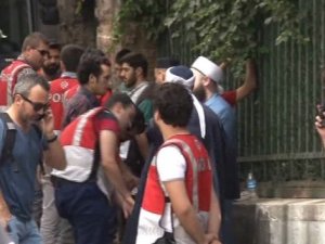 Taksim’de LGBTİ gerginliği: 15 gözaltı